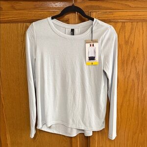 Mondetta Women's Light Gray Long-Sleeve Crewneck Tee